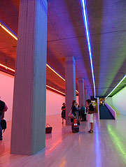 Lichtinstallation  Dan Flavin  "Untitled (For Ksenija)  (©Foto. Ingrid Grossmann)